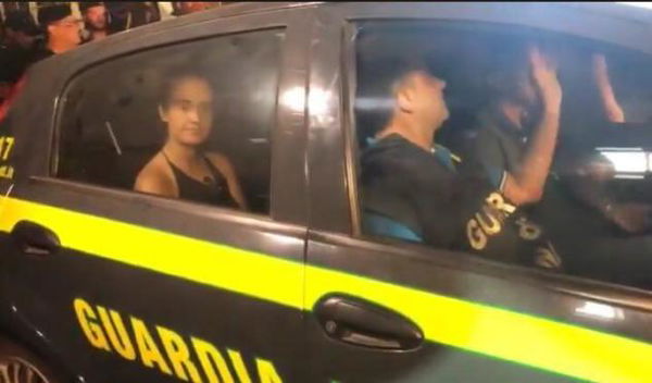 I leghisti di Lampedusa allo sbarco dei migranti: «L’Italia è stata stuprata» | VIDEO