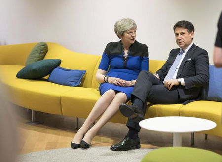 L’Italia seduta sul divano della Brexit article-post