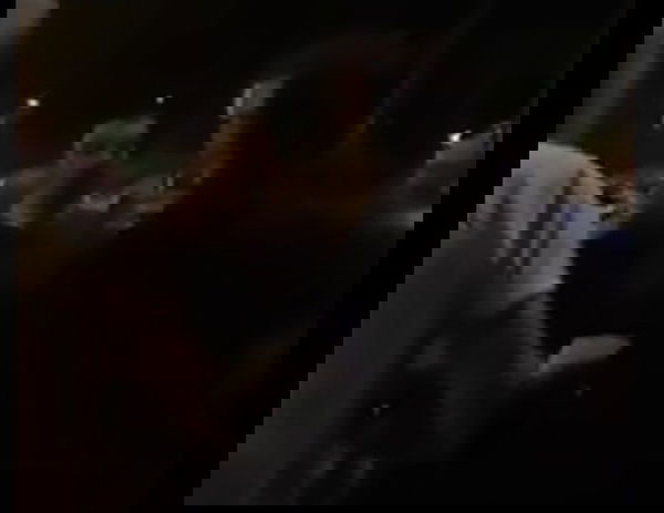 Cremona: al comizio di Salvini espone cartello «ama il prossimo tuo», viene picchiato | VIDEO