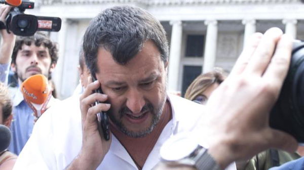Salvini si sostituisce a Di Maio e annuncia la convocazione dei sindacati