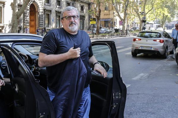 Michele Emiliano indagato per abuso d’ufficio