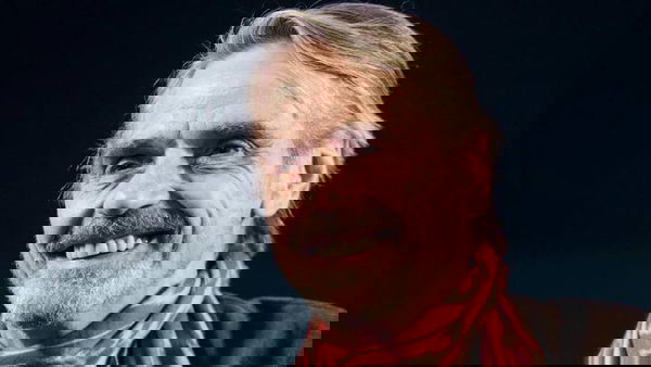 Io ballo da sola, Jeremy Irons a Piazza San Cosimato in Trastevere