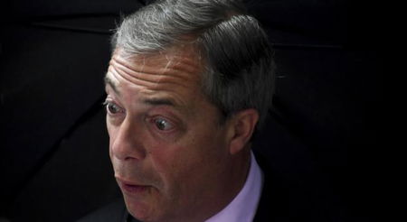 Lo sgambetto a Salvini: i ‘moderati’ M5S a un passo dall’alleanza con Farage article-post