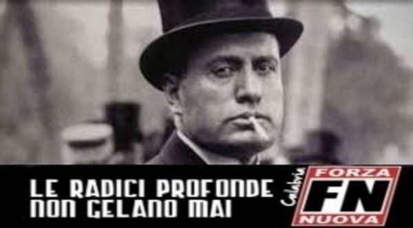 Il tesseramento di Forza Nuova in Calabria con l’immagine di Mussolini e la citazione di Tolkien