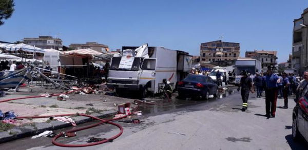 Gela, esplosione in un mercatino. Diversi feriti | VIDEO