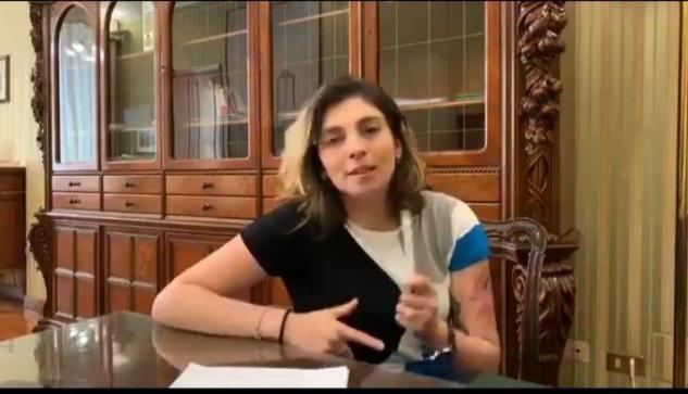 Laura Castelli fa una gaffe sulla ‘mini-mini-Ires’ delle «partite Iva» | VIDEO article-post