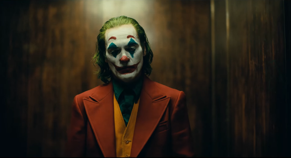 Joker, parola alla Warner: il film non sostiene la violenza