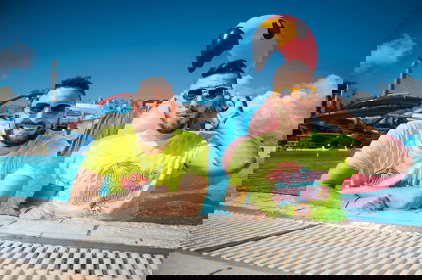 LifeInPills: Da web star a cantanti, ecco il debutto con “Voglio Solo Ignoranza” | VIDEO