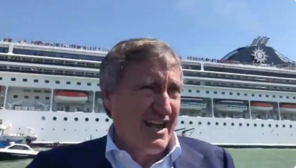 Brugnaro: «Basta grandi navi nel canale della Giudecca a Venezia, l’ho già detto a Toninelli»