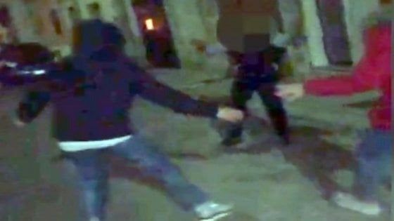 La baby gang di Manduria e gli altri episodio di violenza su disabili «come prova di forza» | VIDEO