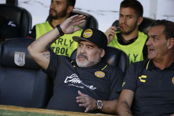 Maradona si offre al Manchester United: «Sono l’allenatore giusto per loro»