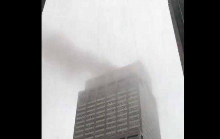 New York, elicottero si schianta contro grattacielo: feriti