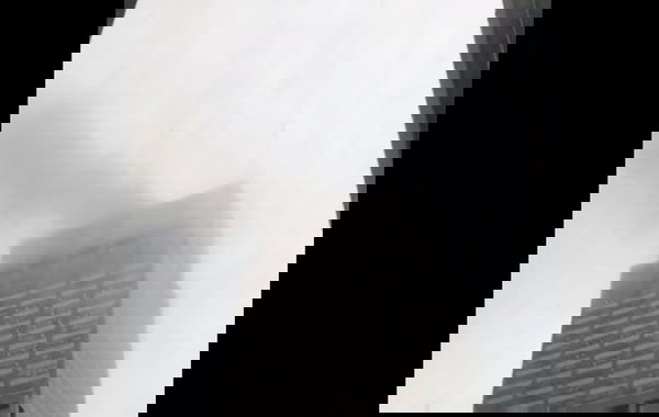 New York, elicottero si schianta contro grattacielo: muore il pilota