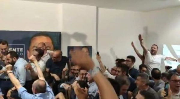 A Potenza, nel comitato della Lega, si esulta con il saluto romano