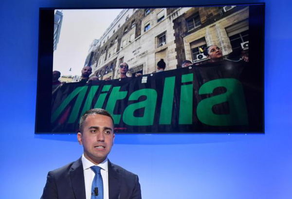 Arriva una nuova proroga per Alitalia. E Salvini sbeffeggia Lotito