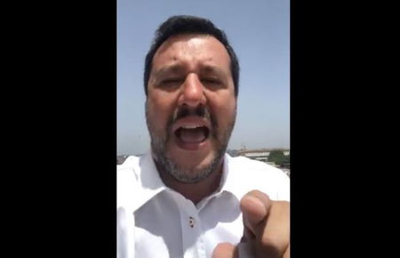 Salvini a Camilleri: «Scrivi che ti passa» article-post