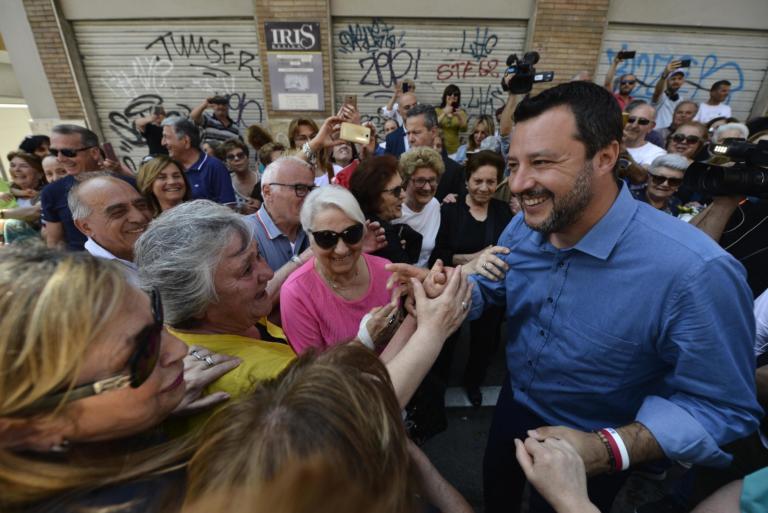 Matteo Salvini e la battuta allo studente: «Non sei andato a scuola? Hai fatto bene»