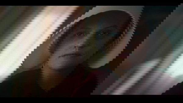 The Handmaid’s Tale 3, Elisabeth Moss: “E’ stato un tale tradimento.”