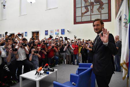 L’addio di Totti alla Roma: «Ora prendo altre strade, ma è un arrivederci» article-post