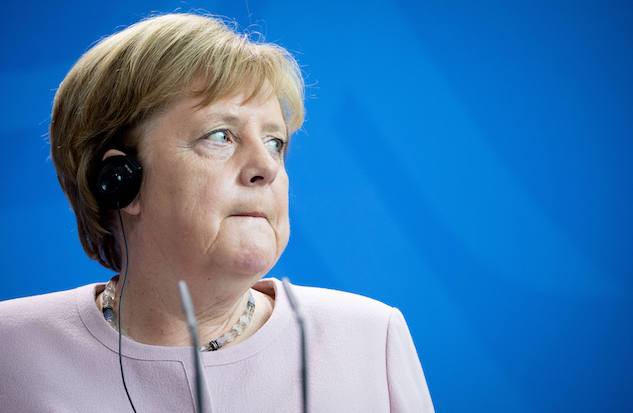 Nei commenti social si esulta per il malore della Merkel: ma c’è chi si ribella