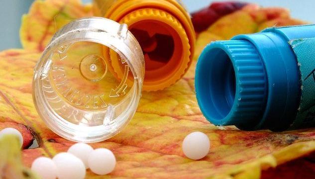 bambino morto per otite condannati i genitori