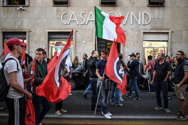 L’occupazione di Casapound all’Esquilino verrà risarcita dal Demanio e dal Miur