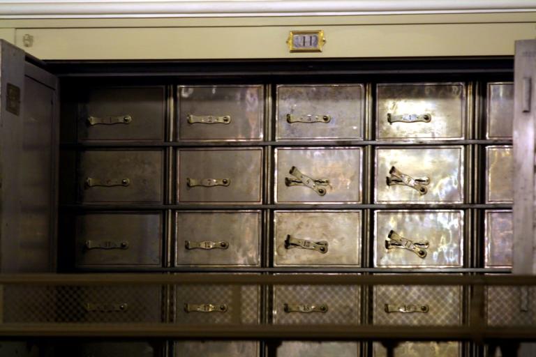 Nelle cassette di sicurezza potrebbero esserci 200 miliardi di contanti: cosa sappiamo