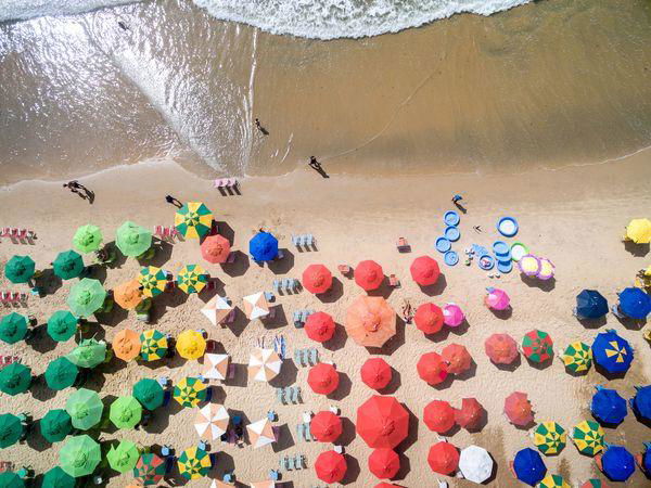 Il clima pazzo (che i nostri politici negano) fa calare il turismo in Italia