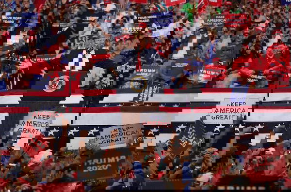 Donald Trump correrà alle elezioni del 2020: «Siamo sotto assedio»