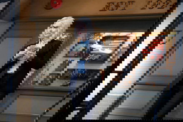 iZombie 5×08 – Recensione episodio “Death of a Car Salesman”