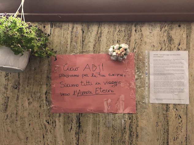«Ciao Adji, preghiamo per la tua anima»: Il messaggio d’amore per la donna morta nella metro A di Roma article-post