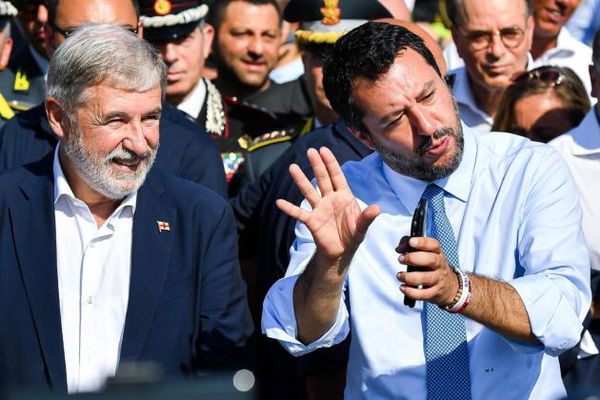 Salvini: «La Sea Watch si trova a Sud, oggi è la giornata di Genova»