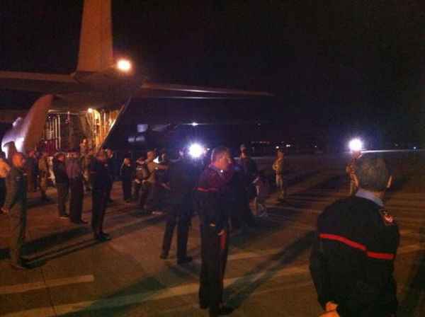 Migranti, gli aerei dalla Germania: «Li rimandano in Italia dopo averli sedati»