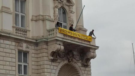 Giulio Regeni, il governatore leghista rimuove lo striscione dal palazzo della Regione Friuli: «Non tornerà più» article-post