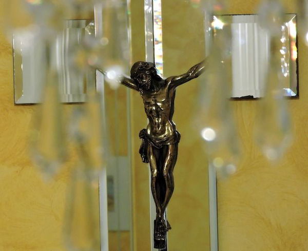 Polemiche all’Ospedale di Chivasso per il «crocefisso in ogni stanza»