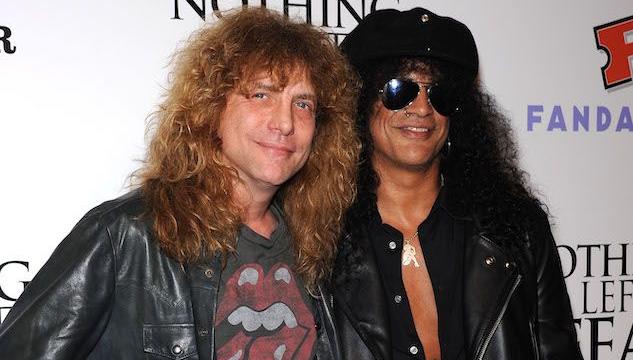 Steven Adler ricoverato in ospedale: si è pugnalato da solo