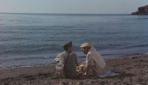 Così scompare la spiaggia del “Postino”, ultimo capolavoro di Massimo Troisi