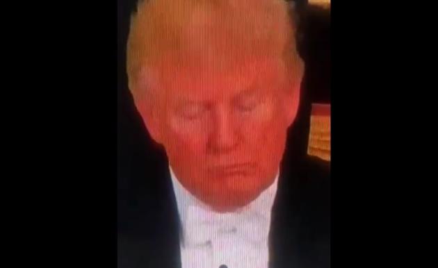Trump campione di etichetta: dorme durante il discorso della regina article-post