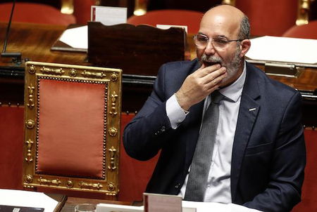 Non si salva Radio Radicale, il Senato approva la mozione presentata da Lega e M5S article-post
