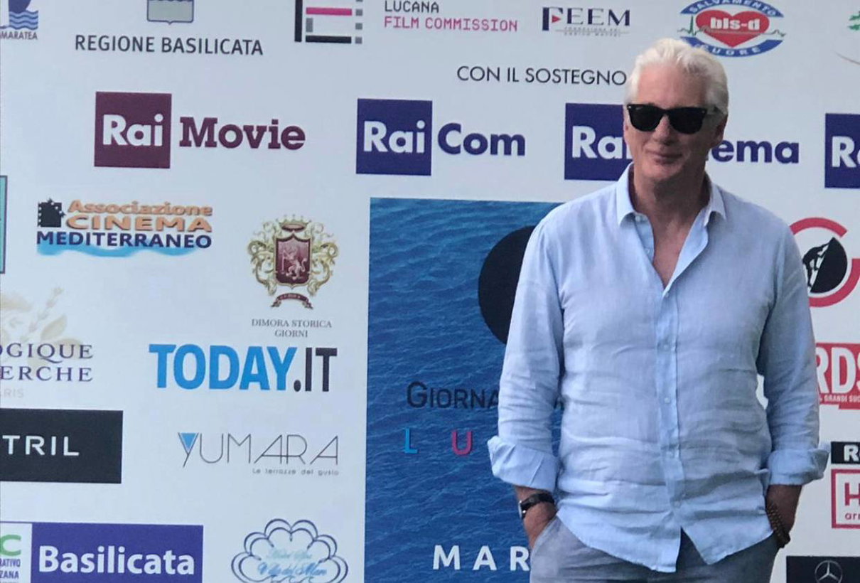 Richard Gere demolisce Trump: “Un sociopatico, ma vorrei interpretarlo per raccontarne il male” article-post