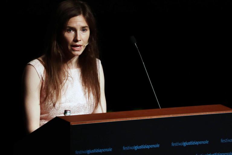 Negli Stati Uniti già ricordano Amanda Knox: la foto utile alla richiesta di estradizione