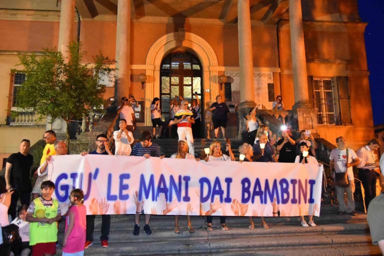 Il sindaco di Bibbiano dice: «Io per primo mi sento ingannato»
