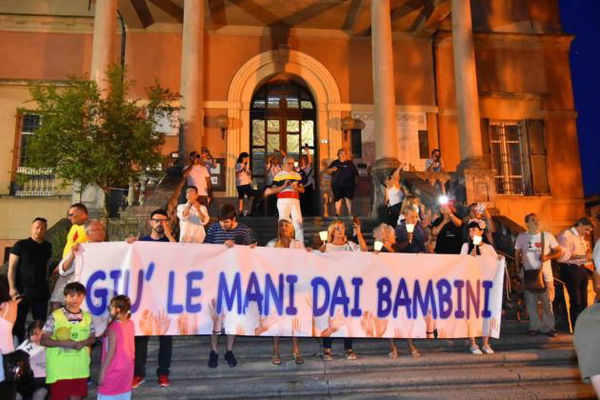 Il sindaco di Bibbiano dice: «Io per primo mi sento ingannato»