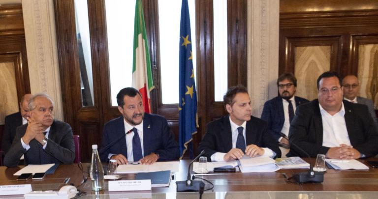 Di Maio non sa con chi prendersela per Siri al tavolo della Lega e se la prende con i sindacati