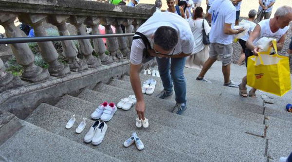 «Papà, mi mancano i tuoi abbracci». La lettera di una bambina di Bibbiano mai consegnata ai genitori