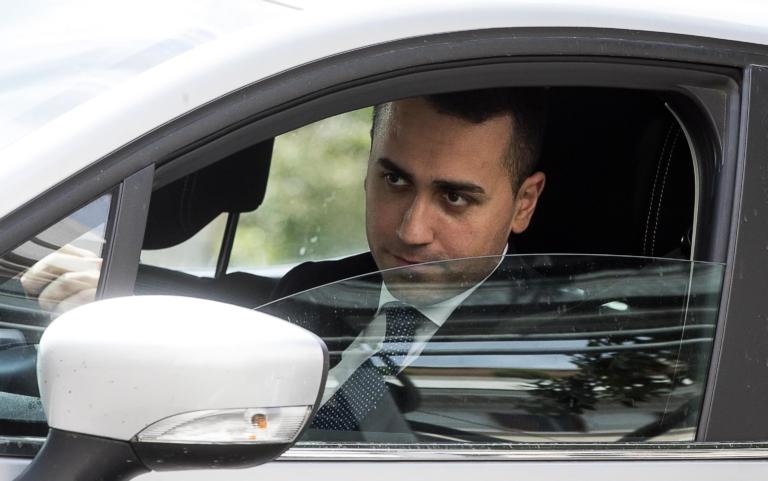 In attesa del taglio delle accise, Di Maio promette l’abolizione del bollo auto