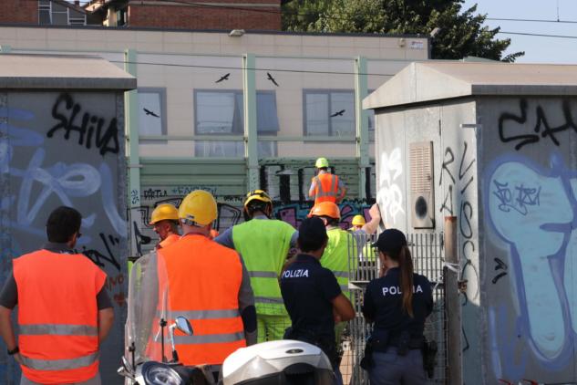 La pseudo-rivendicazione anarchica dell’incendio che ha bloccato i treni: «È bastata una sigaretta» article-post