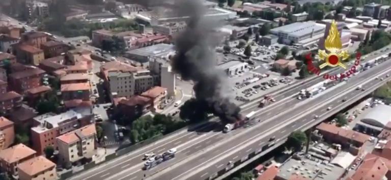 La maledizione di Borgo Panigale: tir in fiamme nello stesso punto dell’esplosione di un anno fa | VIDEO