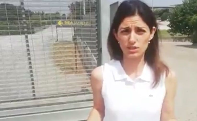 La Raggi ci ricasca e fa un nuovo video davanti a un impianto chiuso che, però, aprirà domani article-post