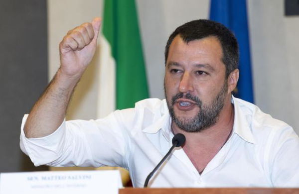Salvini: «Mio figlio 16enne non beve niente, sennò si prende gli schiaffoni»